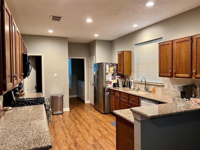 Building Photo - 209 McVoy Dr