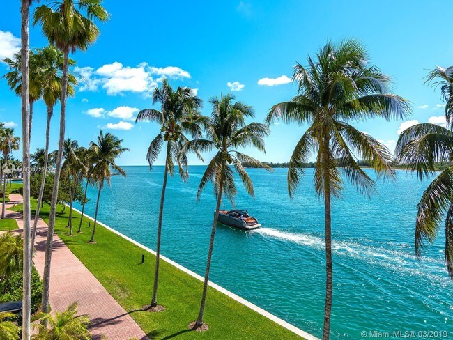 Foto del edificio - 2436 Fisher Island Dr