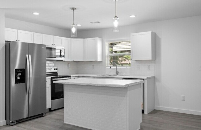 Building Photo - Available Now: New Three Bedroom Townhouse in Woodruff SC!