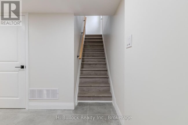 Building Photo - 3336 Kodiak St