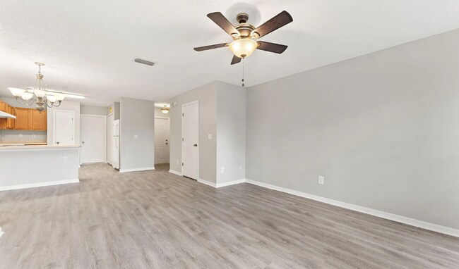 Building Photo - 2/2.5 Townhome with garage