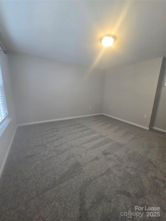 Foto del edificio - 756 Nannyberry Ln