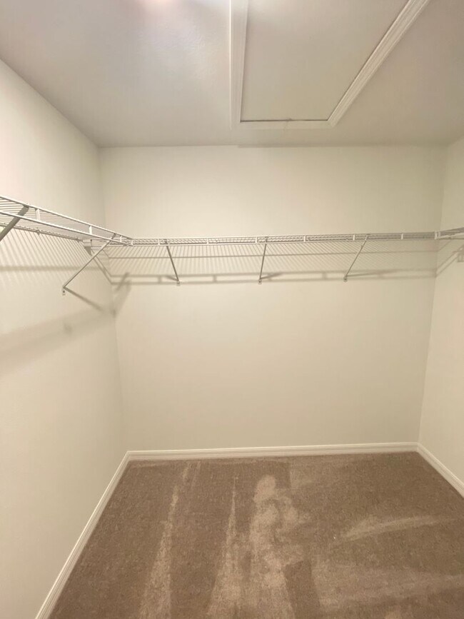 Foto del edificio - 9695 Ashworth Pl