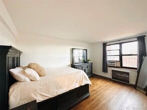 Building Photo - 52-25 39th Rd