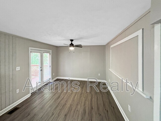 Building Photo - 4620 Sequoia Cir