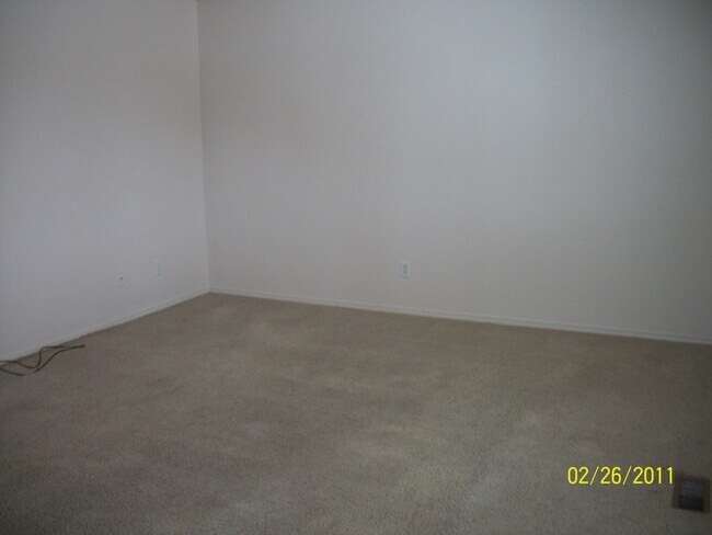 Foto del edificio - 3 Bedroom, 1 Bath unit in 8plex, a quiet B...