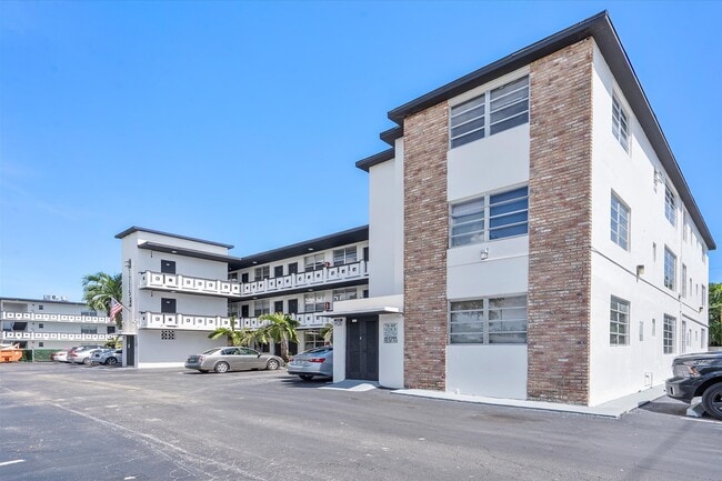 Foto del edificio - Colonial Sunset Apartment Homes