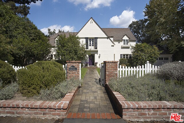 Primary Photo - 10533 Kling St