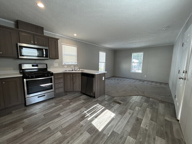 Foto del edificio - 39500 Warren Rd