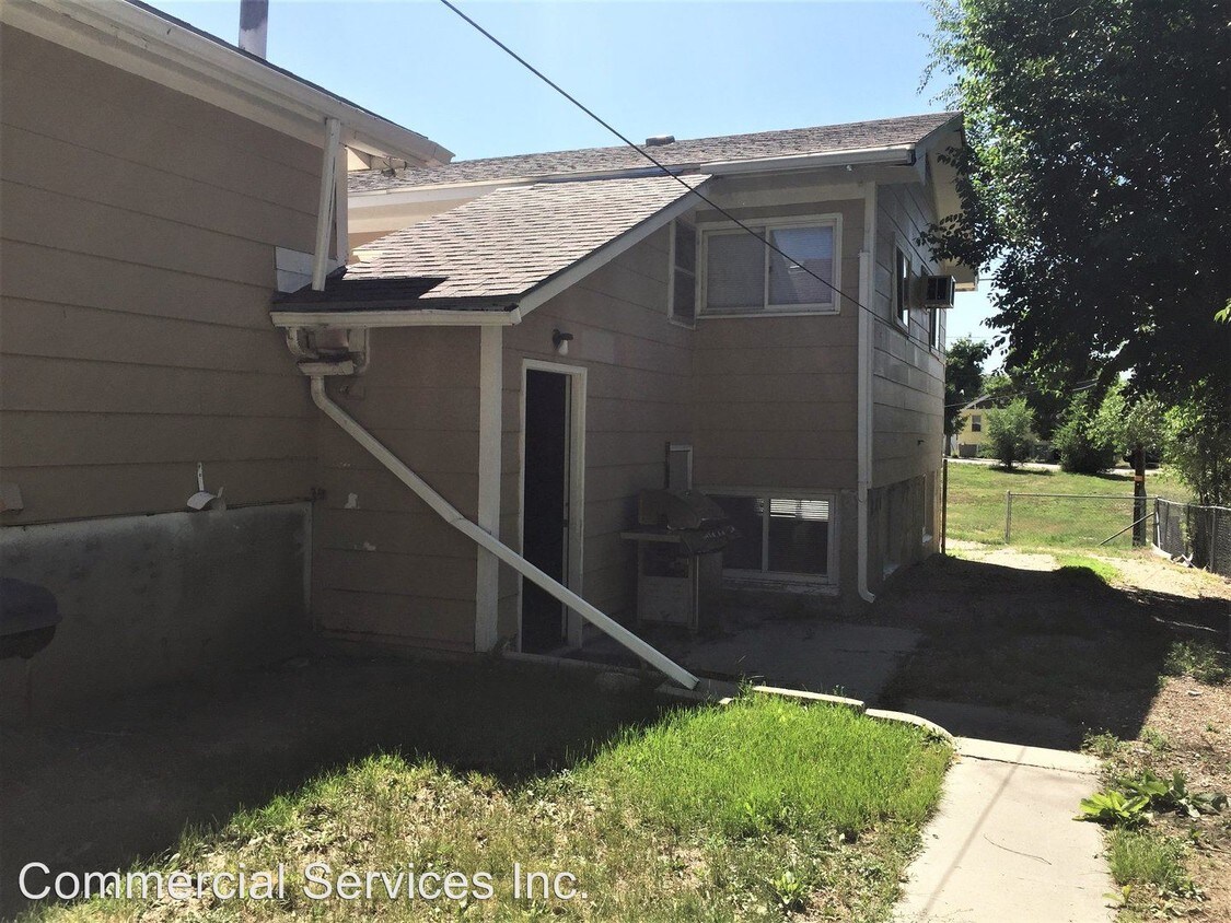 Primary Photo - 1138 S Cedar St