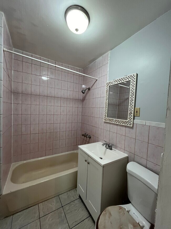 Baño - 112 Greenville Ave
