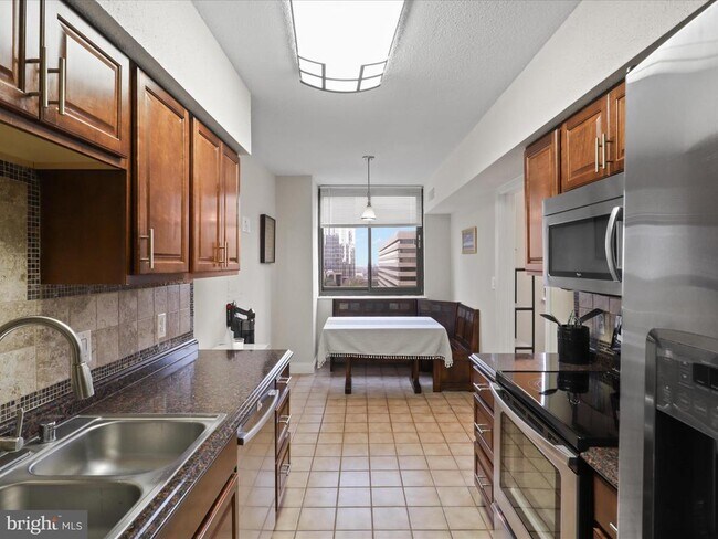 Foto del edificio - 5505 Seminary Rd