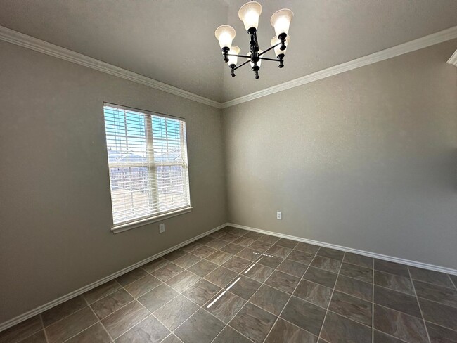 Foto del edificio - Gorgeous 3-bedroom minutes from 82nd & Uni...