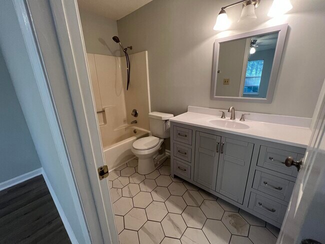 Building Photo - 341 Somerset Dr