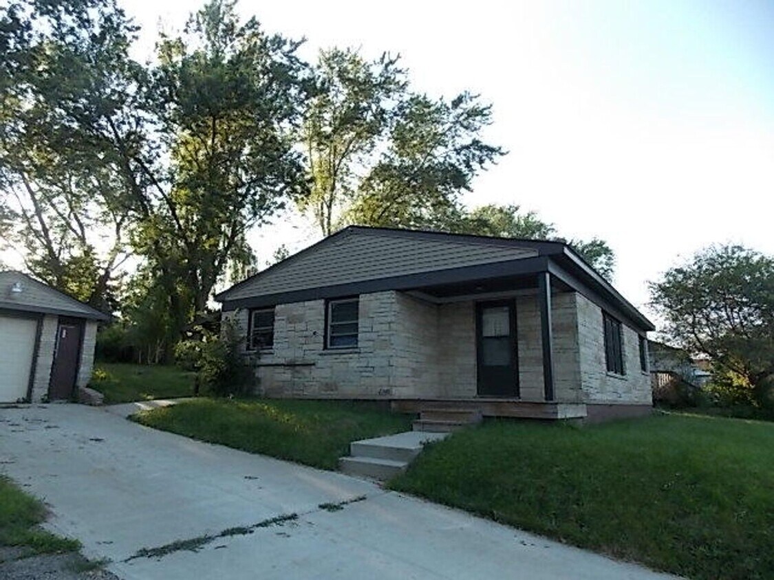 410 Union St, Johnson Creek, WI 53038 House Rental in Johnson Creek