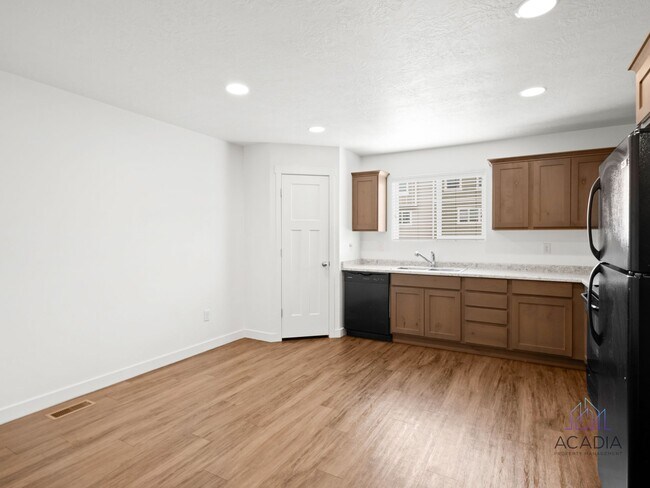 Building Photo - Modern 3BR Apt with Attached Garage & Stunning Mountain Views – Vineyard, UT