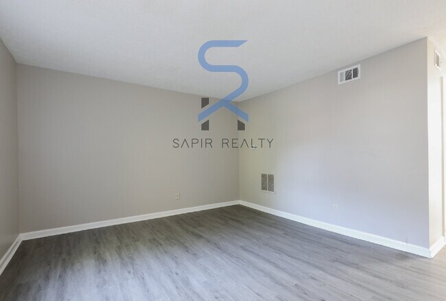 Building Photo - Move in before October 31st and get $100 O...