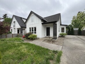Building Photo - 7686 SE Overland St