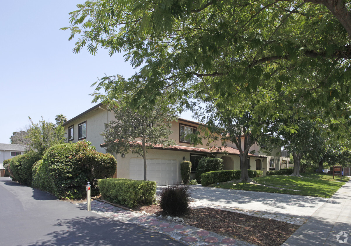 Building Photo - 625-627 W Homestead Rd