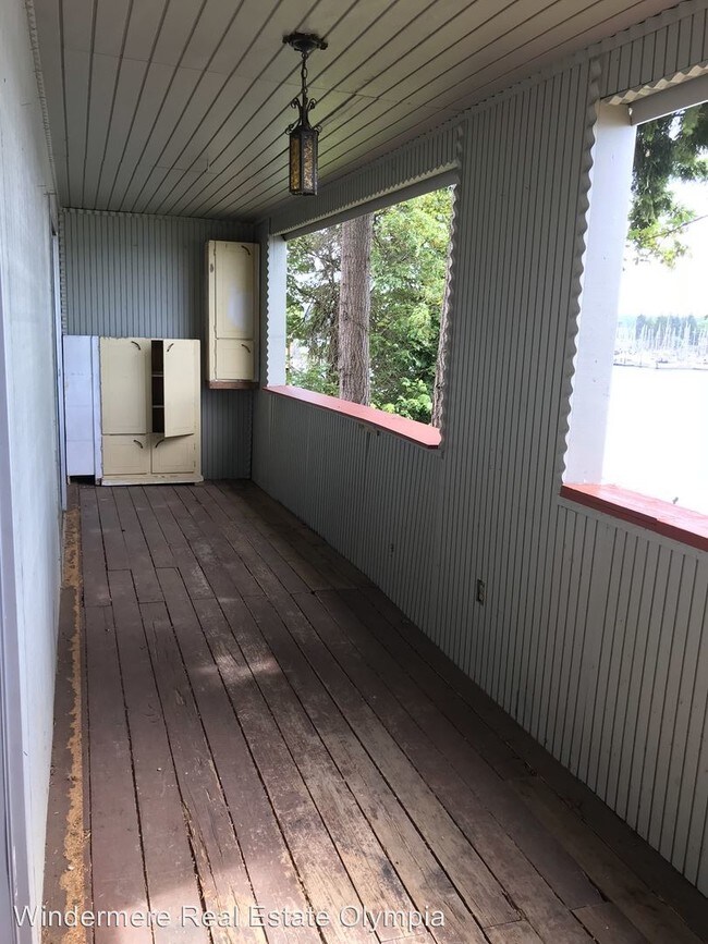 Building Photo - 2 br, 1 bath House - 1509 East Bay Dr NE