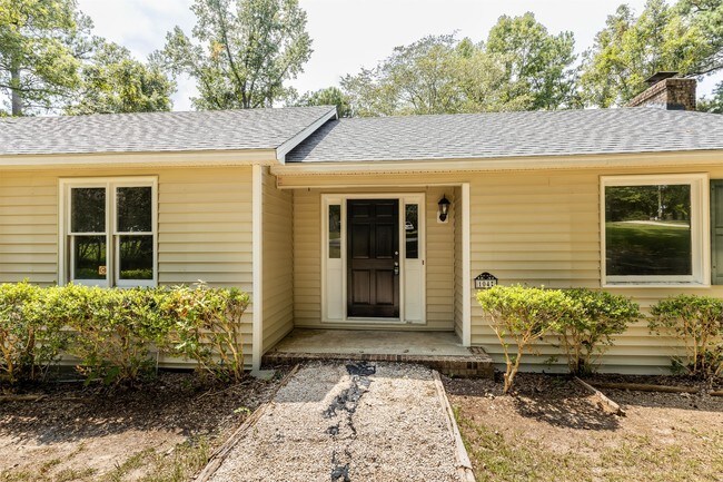 Building Photo - 104 Greenwood Cir