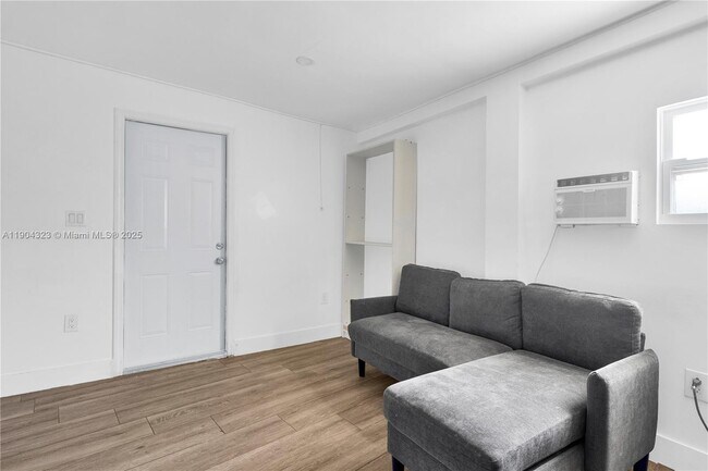 Foto del edificio - 14970 Leisure Dr