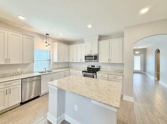 Building Photo - Spacious 3-Bedroom Home - Stonechase