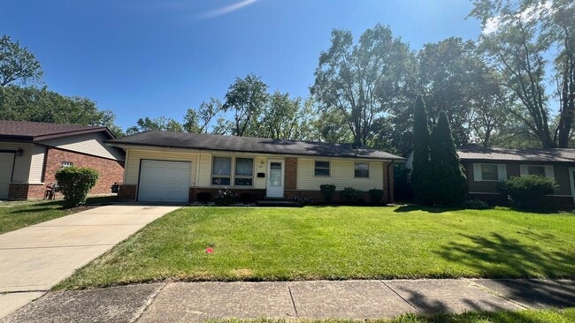 Building Photo - 3321 Hickory Ln
