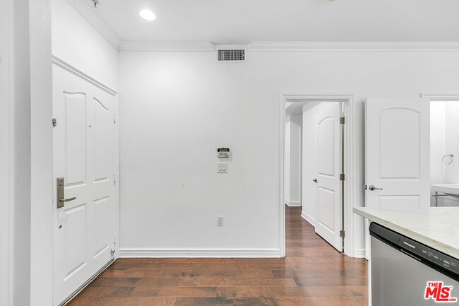 Foto del edificio - 11504 Moorpark St