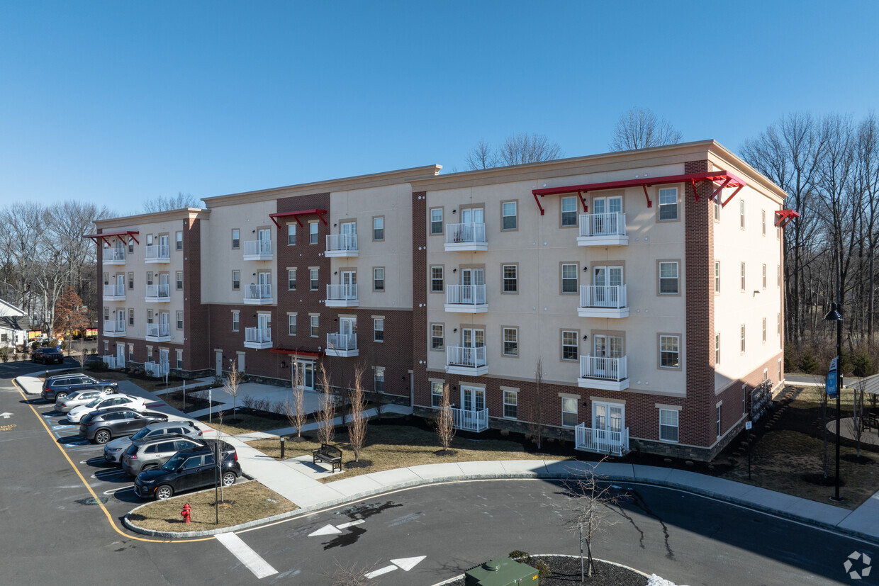 Foto del edificio - The Point Senior Luxury Apartments