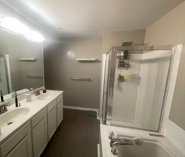 Building Photo - 1914 Gardenia Ct