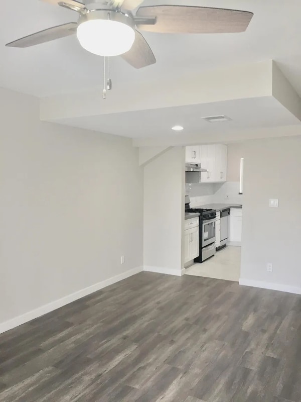 Building Photo - 514 E Valencia Ave