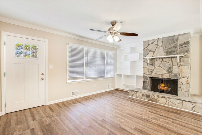 Foto del edificio - 7268 Westwood Ln