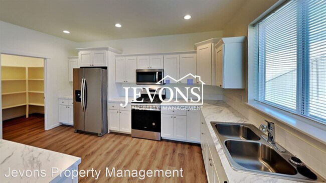 Building Photo - 3 br, 2 bath House - 207 Rainier Dr