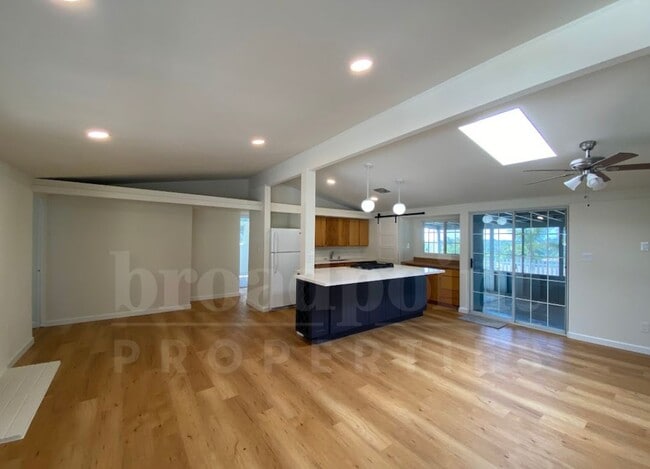 Building Photo - 356 Santa Clara Dr