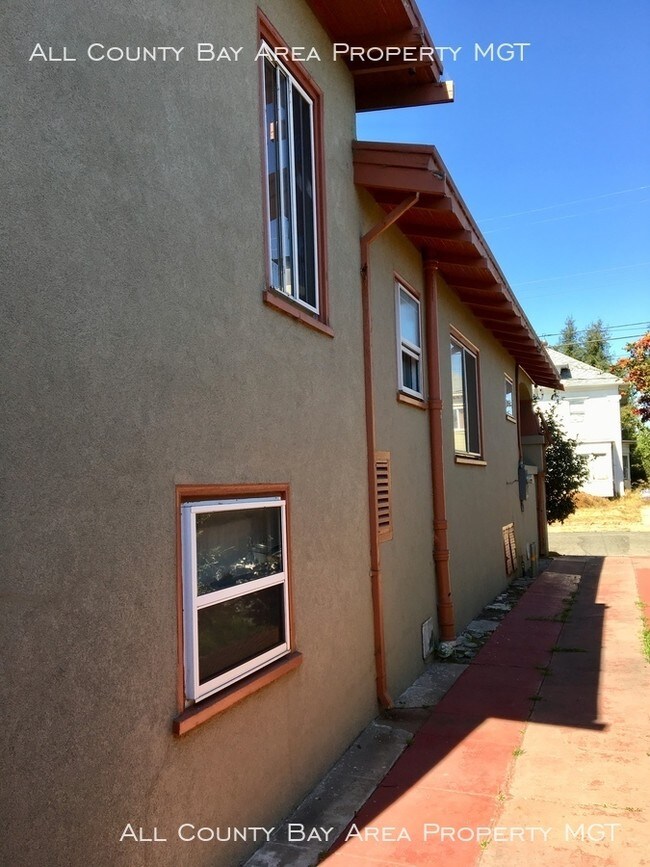 Building Photo - Charming Oakland Home ready for move in