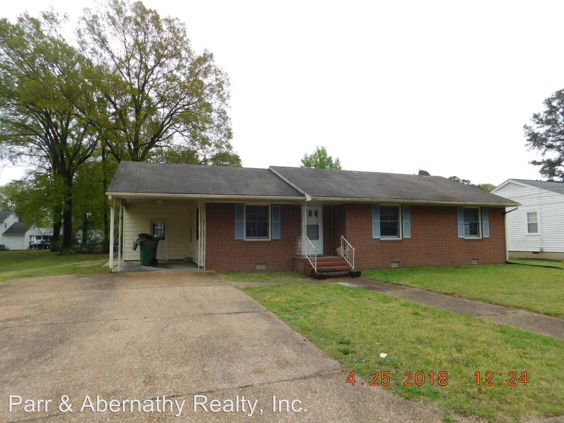 Primary Photo - 3200 St Charles St