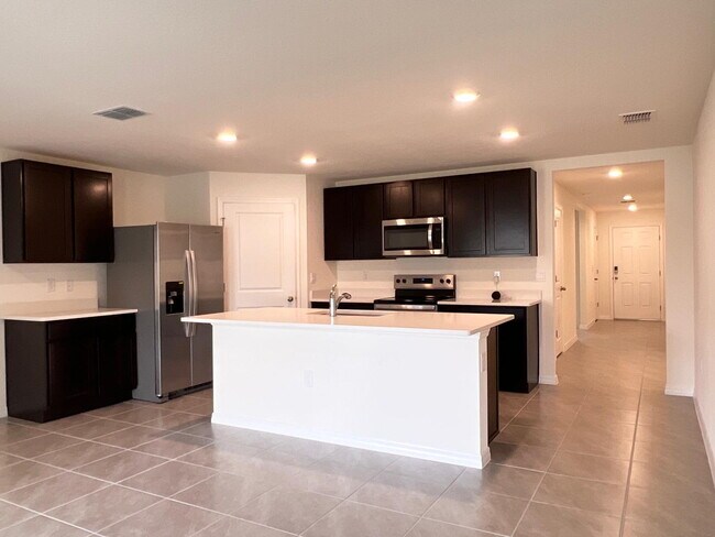 Foto del edificio - Beautiful, One-of-a-Kind 4-Bed, 3-Bath Hom...