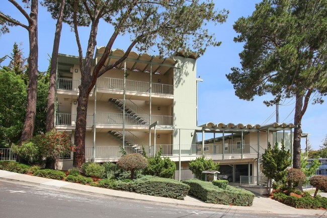 Foto del edificio - 2200 Village Ct