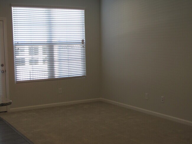 Foto del edificio - 851 Bristol Bridge Dr