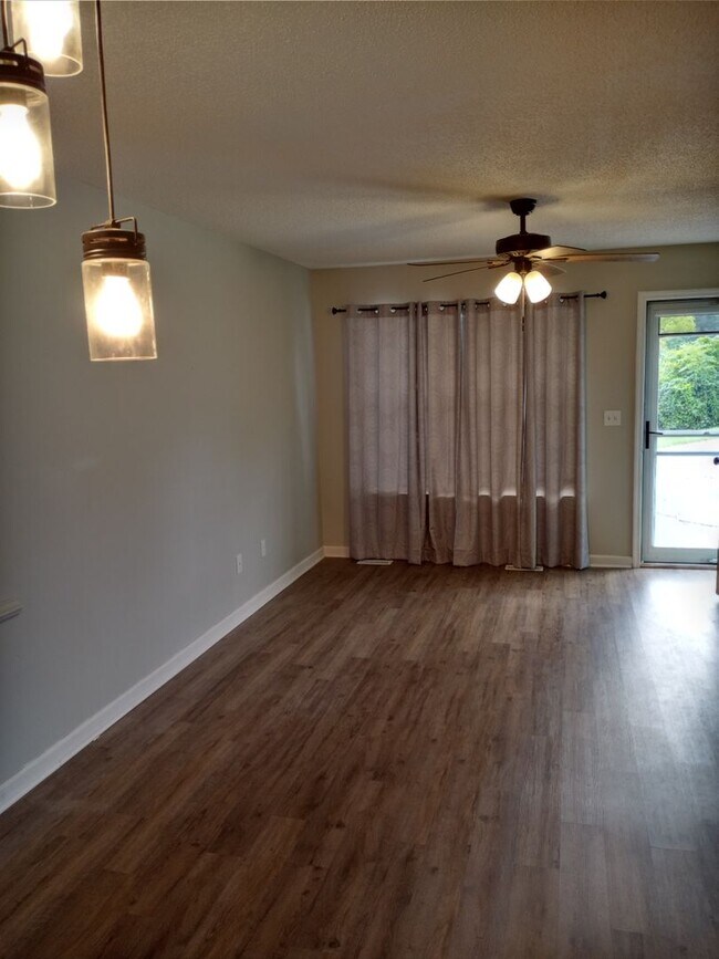 Foto del edificio - 2 bed 1.5 bath condo for rent