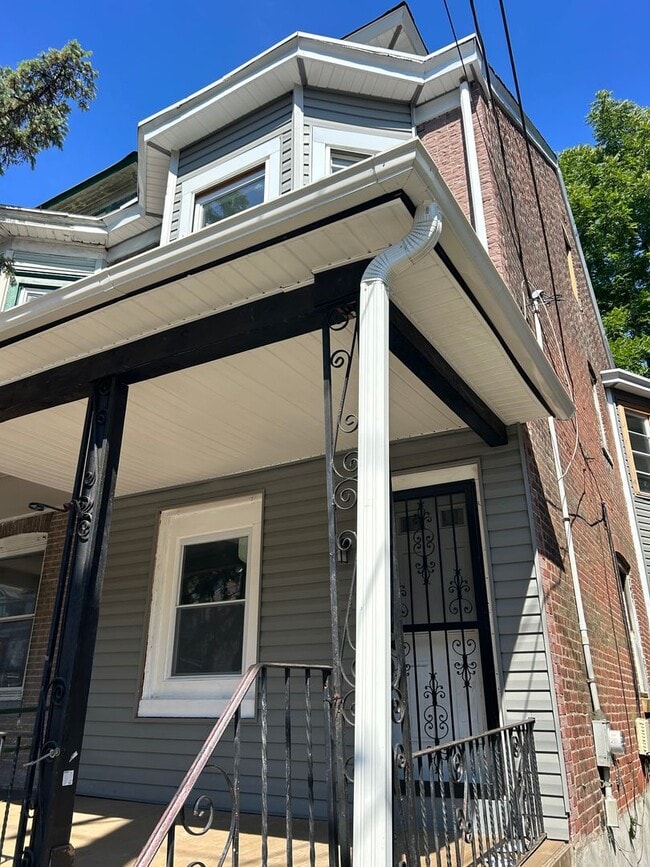 Foto del edificio - 156 Hoffman Ave