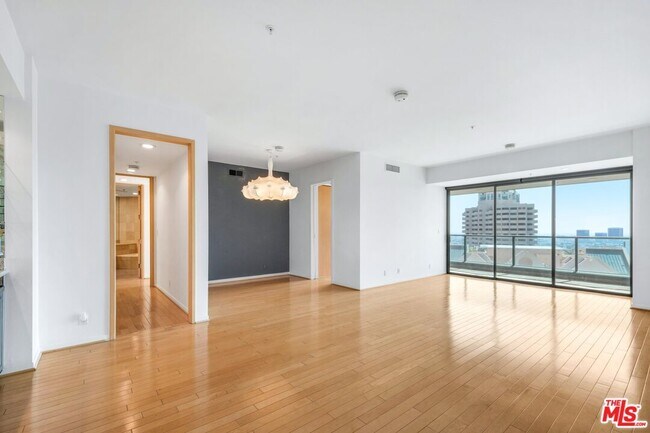 Building Photo - 10490 Wilshire Blvd