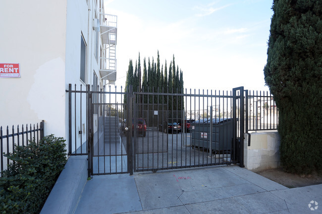Building Photo - 3350 San Marino St