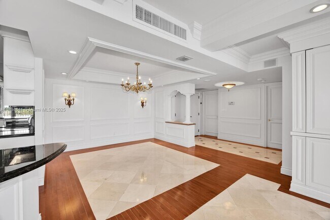 Foto del edificio - 1 Grove Isle Dr
