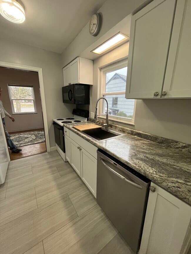 Newly remolded kitchen - 3143 Redding Rd