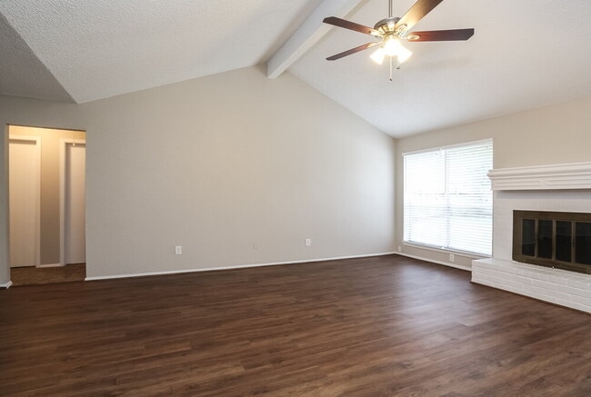Foto del edificio - 4302 Shalom Creek Ln