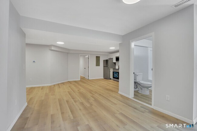 Foto del edificio - 192 Hartford Rd