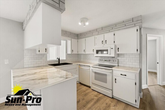 Building Photo - 525 Legume Dr
