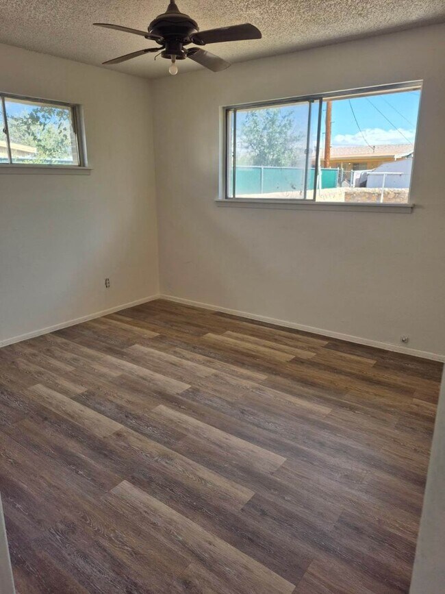 Foto del edificio - 5700 Joe Herrera Dr